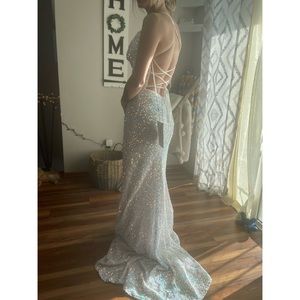 I have a BEAUTIFUL prom dress for sale, I bought but ended up not wearing!